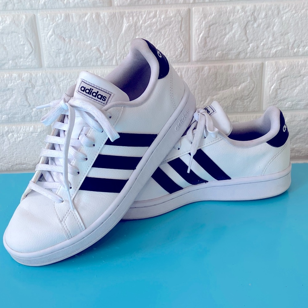 Adidas 3-stripe women’s shoes